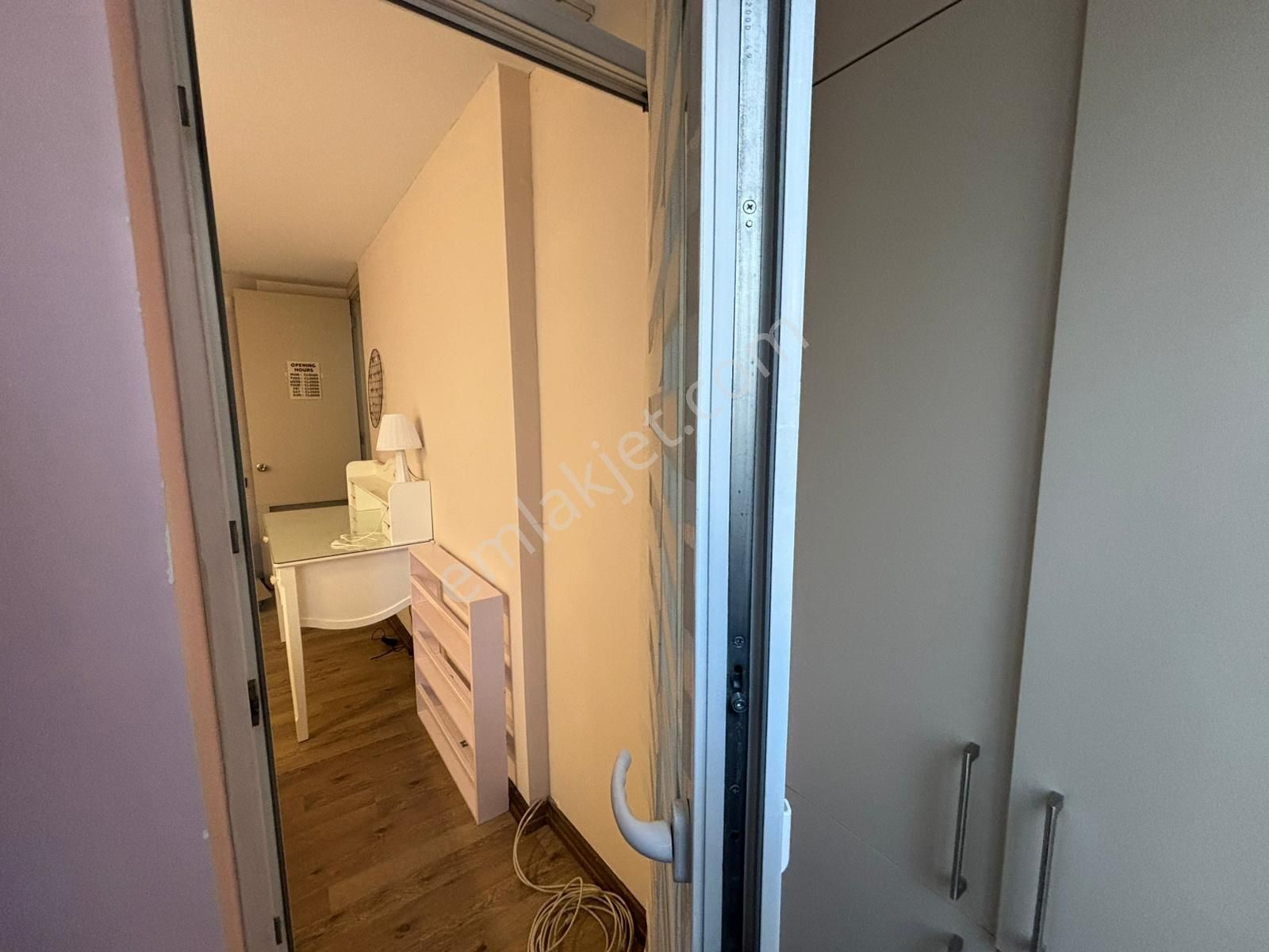 Alsancak Gündoğdu Meydanı Yakını Lüks Eşyalı 3+1 Kiralık Daire - Görsel 23