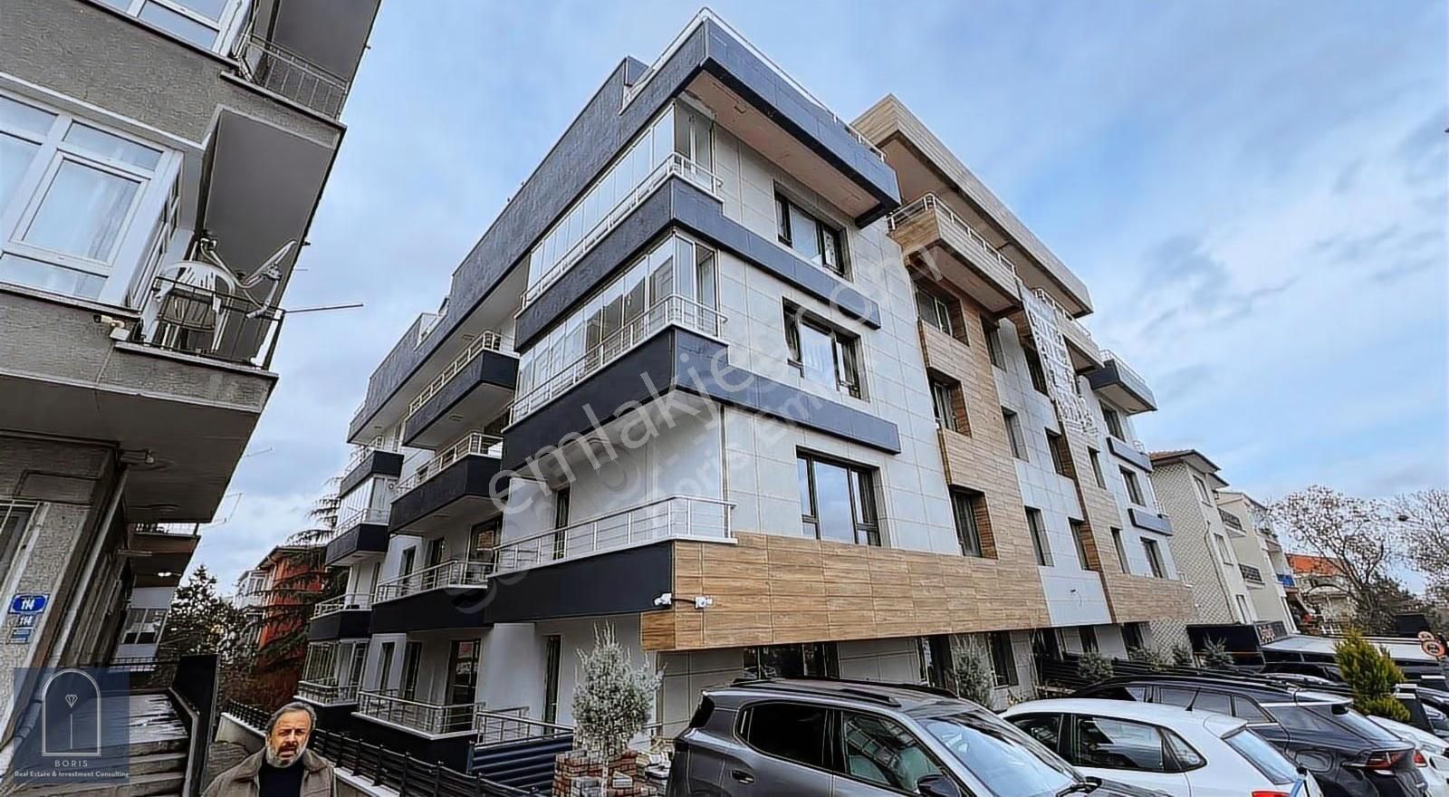 Satılık.. Hoşdere Cad. Üzeri 2+1 Köşe Boş.