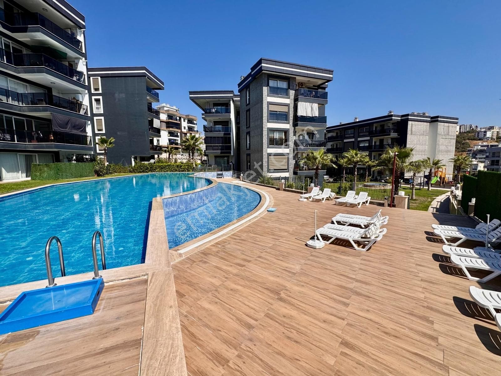 Kuşadası Otogar Arkasında 3+1 Bahçe Katı Kiralık Daire - Görsel 34