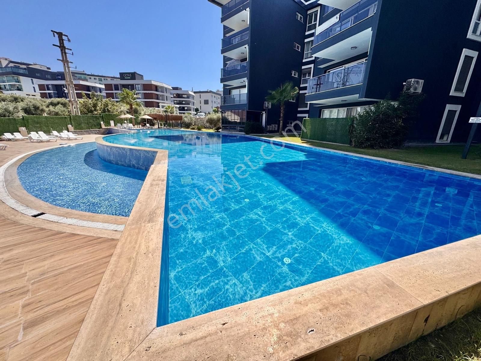 Kuşadası Otogar Arkasında 3+1 Bahçe Katı Kiralık Daire - Görsel 12