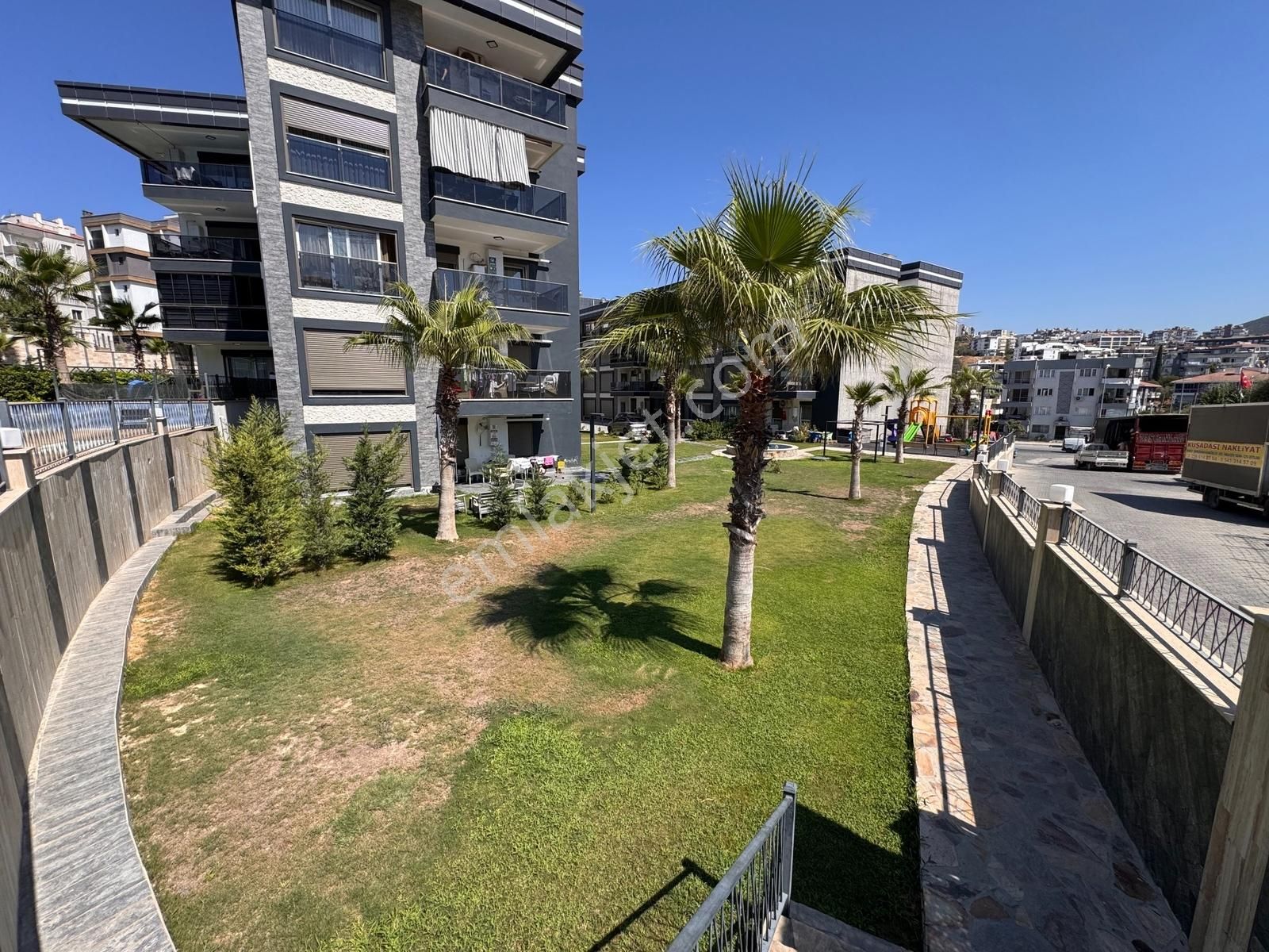 Kuşadası Otogar Arkasında 3+1 Bahçe Katı Kiralık Daire - Görsel 14