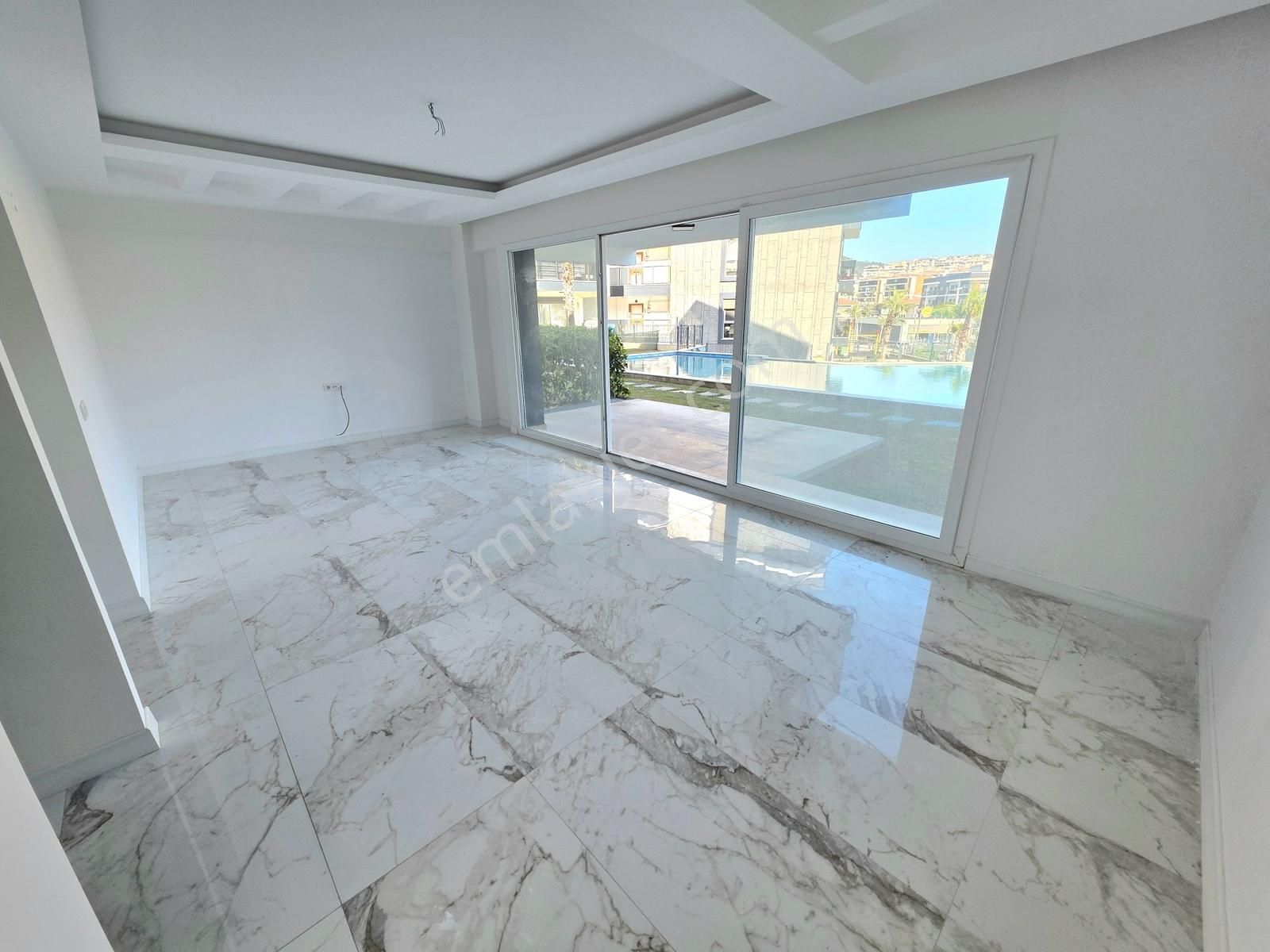 Kuşadası Otogar Arkasında 3+1 Bahçe Katı Kiralık Daire - Görsel 4
