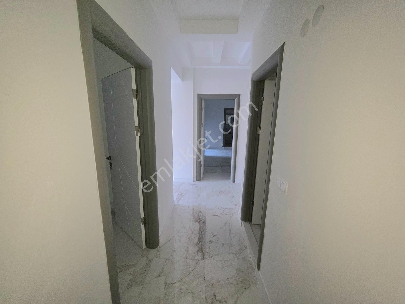 Kuşadası Otogar Arkasında 3+1 Bahçe Katı Kiralık Daire - Görsel 23