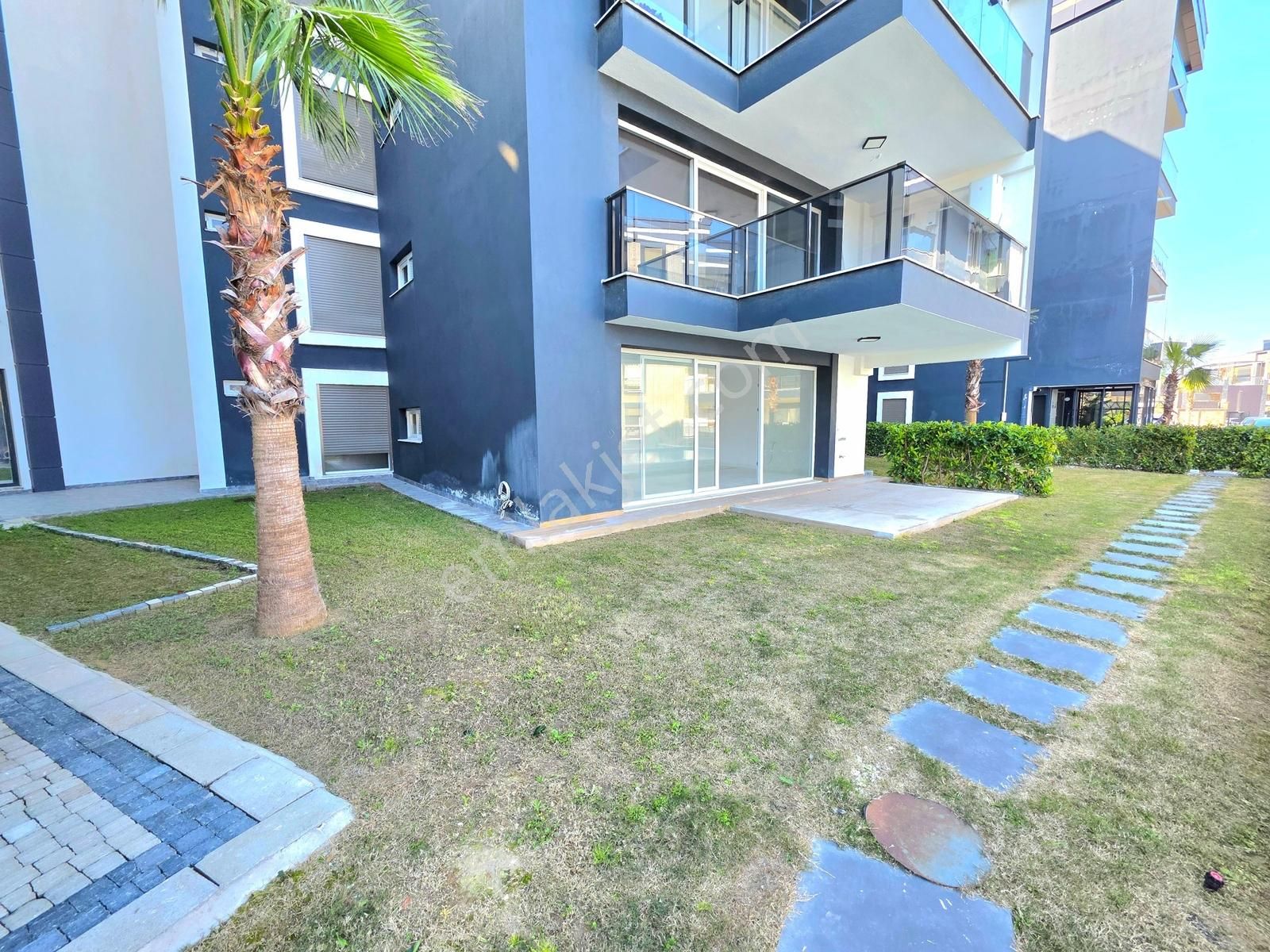 Kuşadası Otogar Arkasında 3+1 Bahçe Katı Kiralık Daire - Görsel 22