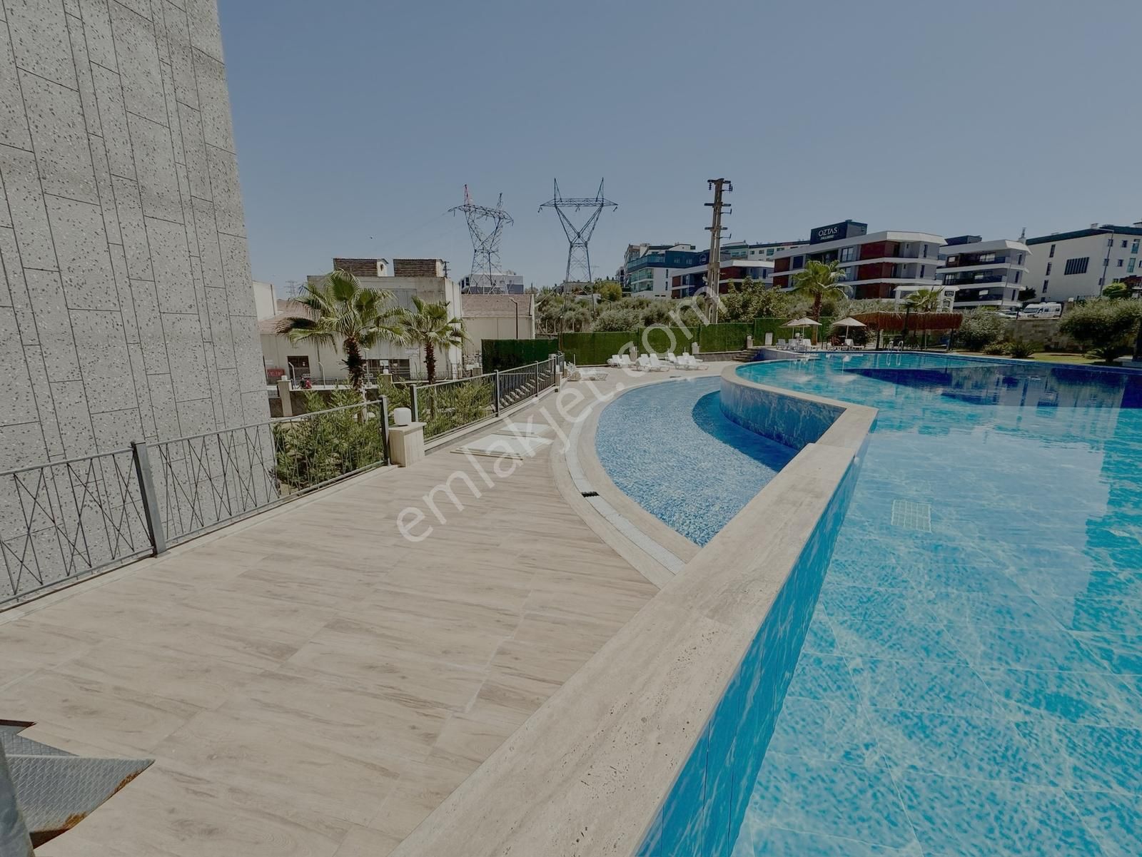 Kuşadası Otogar Arkasında 3+1 Bahçe Katı Kiralık Daire - Görsel 15