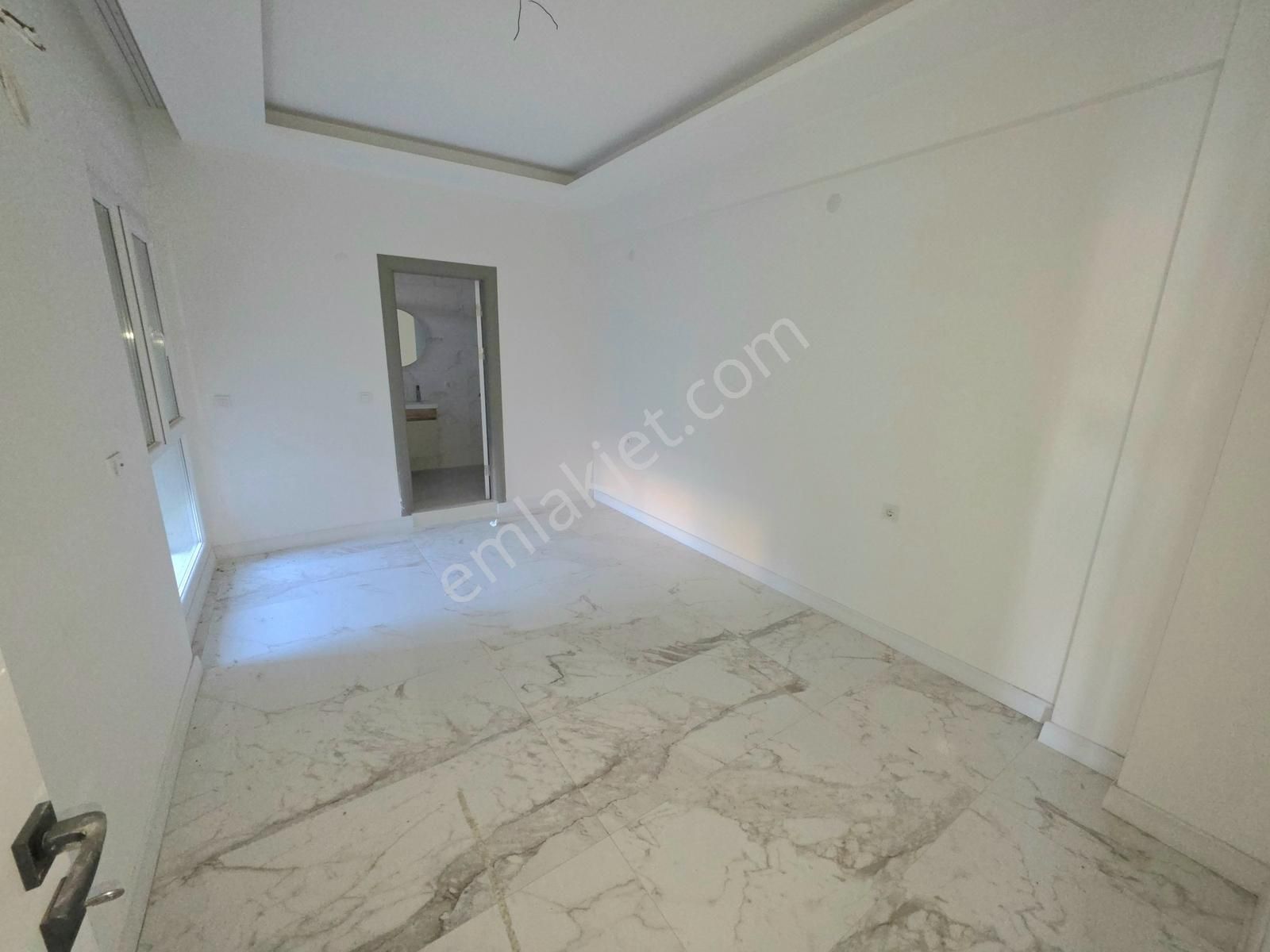 Kuşadası Otogar Arkasında 3+1 Bahçe Katı Kiralık Daire - Görsel 8