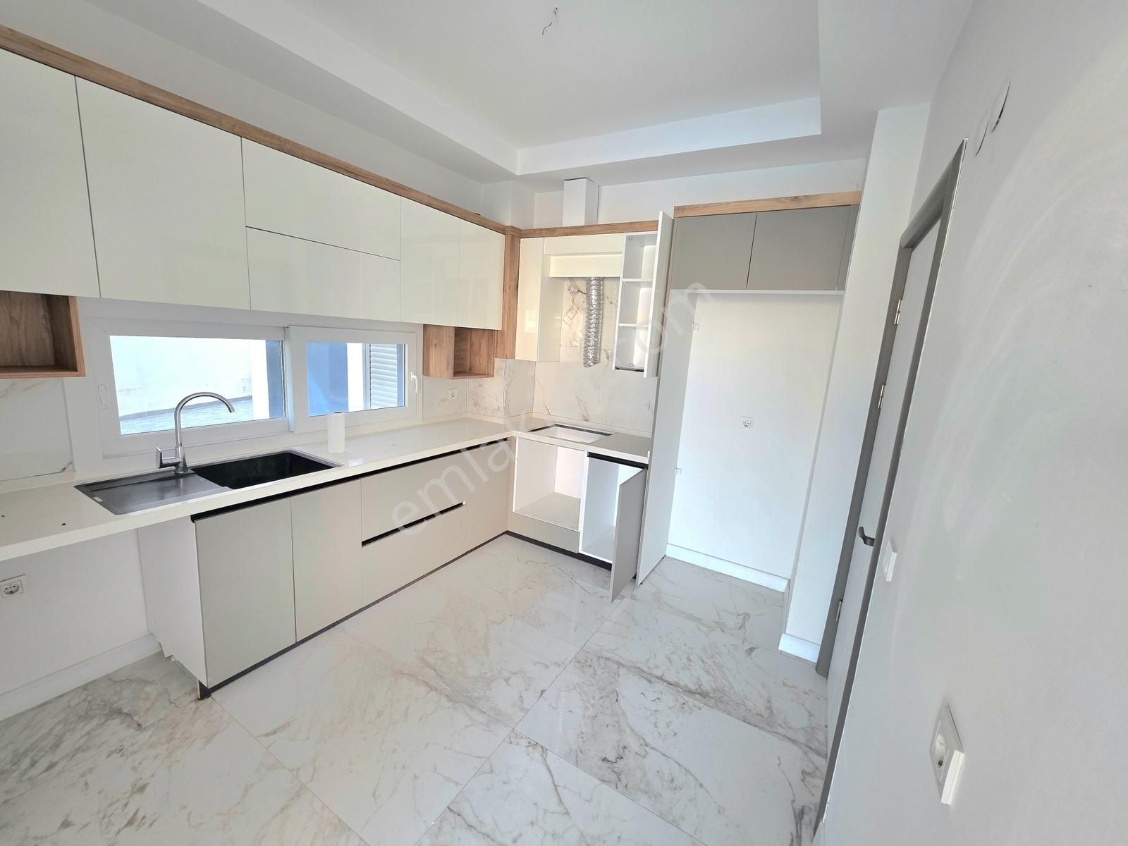 Kuşadası Otogar Arkasında 3+1 Bahçe Katı Kiralık Daire - Görsel 10
