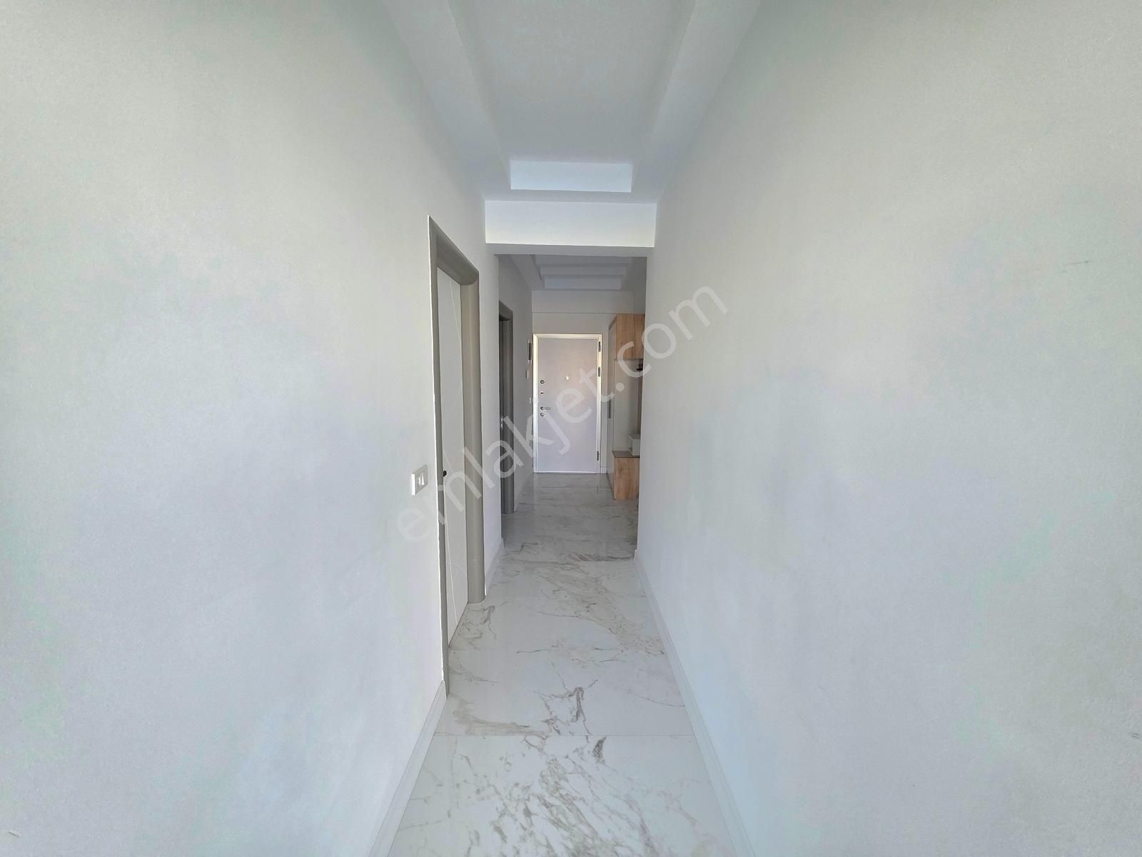 Kuşadası Otogar Arkasında 3+1 Bahçe Katı Kiralık Daire - Görsel 5