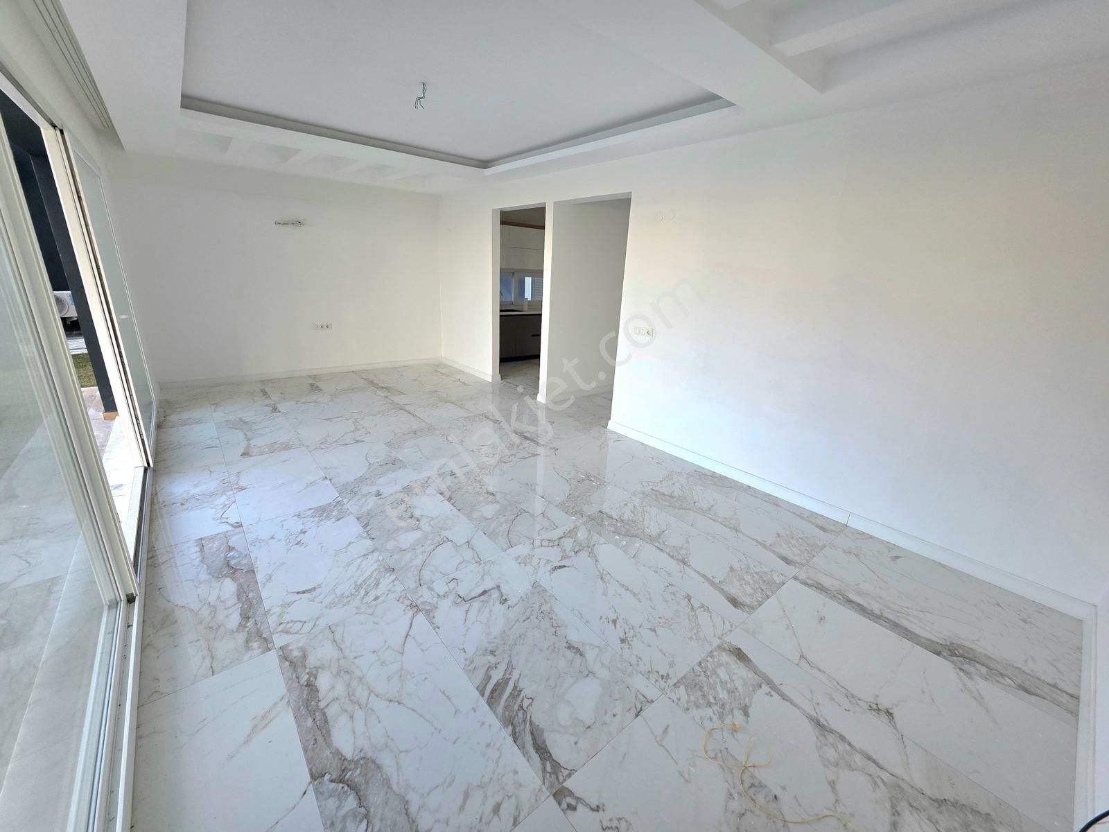 Kuşadası Otogar Arkasında 3+1 Bahçe Katı Kiralık Daire - Görsel 35