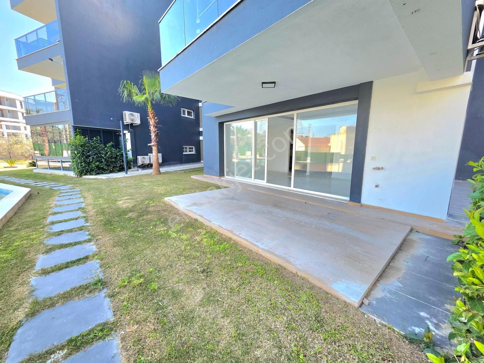 Kuşadası Otogar Arkasında 3+1 Bahçe Katı Kiralık Daire - Görsel 17