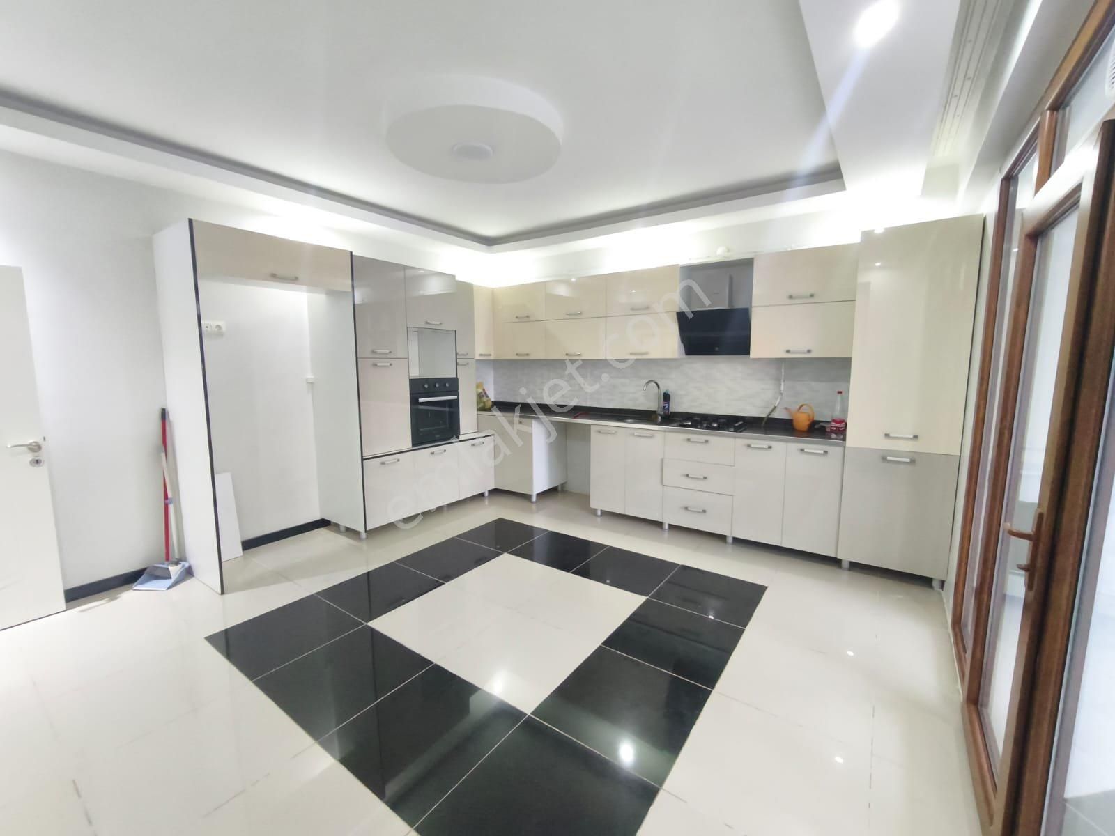 75e Yürüme Mesafesinde, Geniş Ve Konforlu 4+1 Aile Dairesi