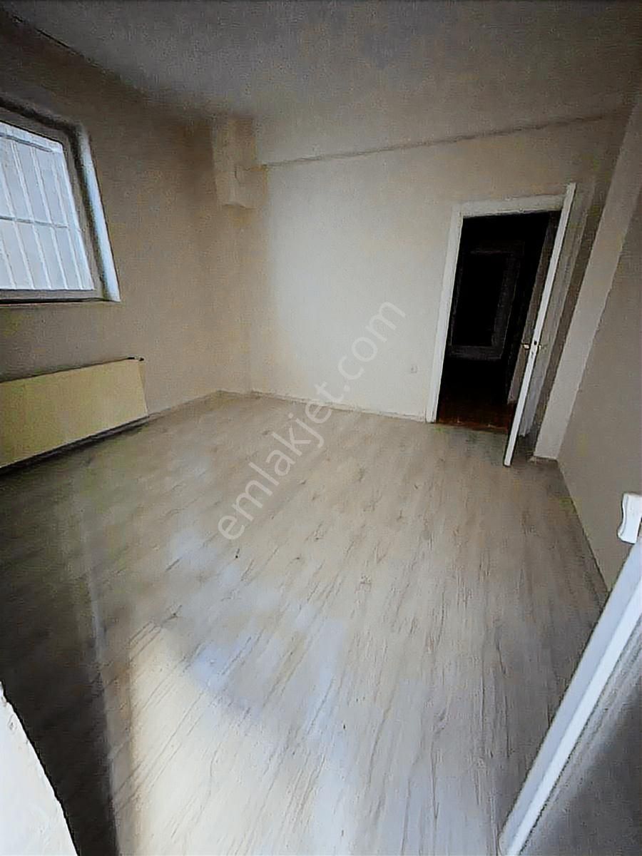 Eyüp Alibeyköyde Bahçe Kati Daire 2+1 Kiralık - Görsel 4