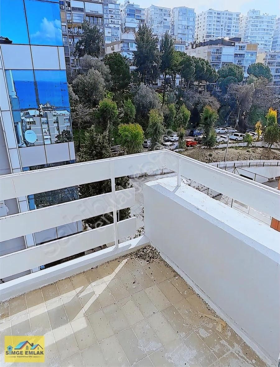 Simge'den İzmir Türk Koleji Sokağında Cad.paraleli Deniz Manzara - Görsel 15