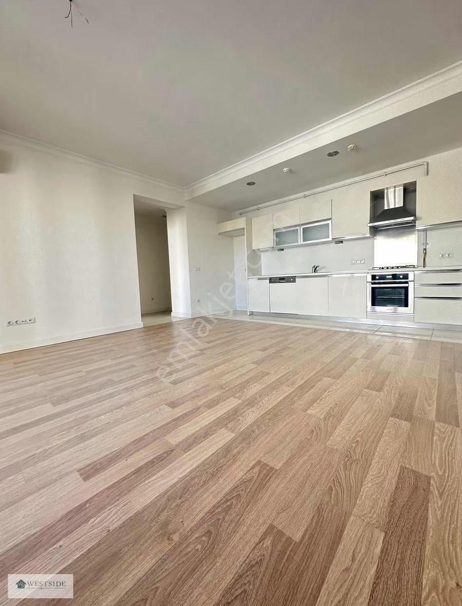 Bahçesehir Spradon Vadi 2+1 Kısa Katlı Blok Boş Satılık