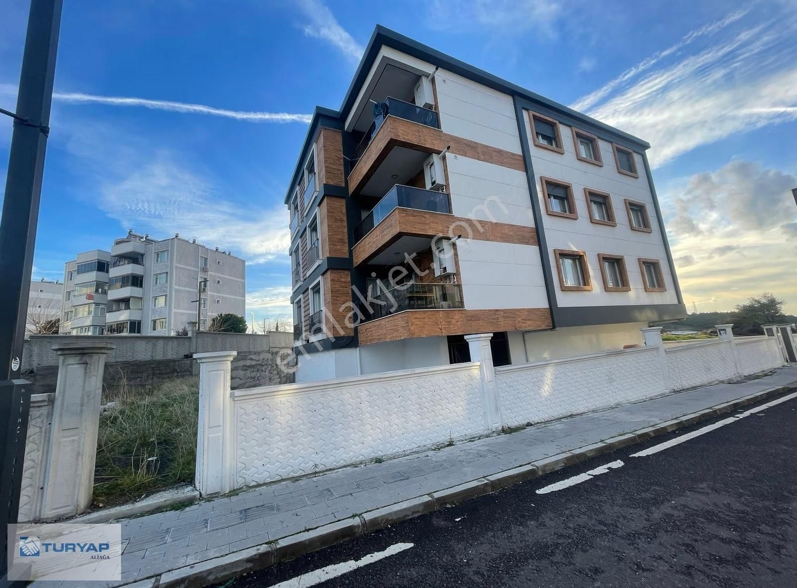 Aliağa Örnekkent 'te 3+1 Geniş Ferah Daire