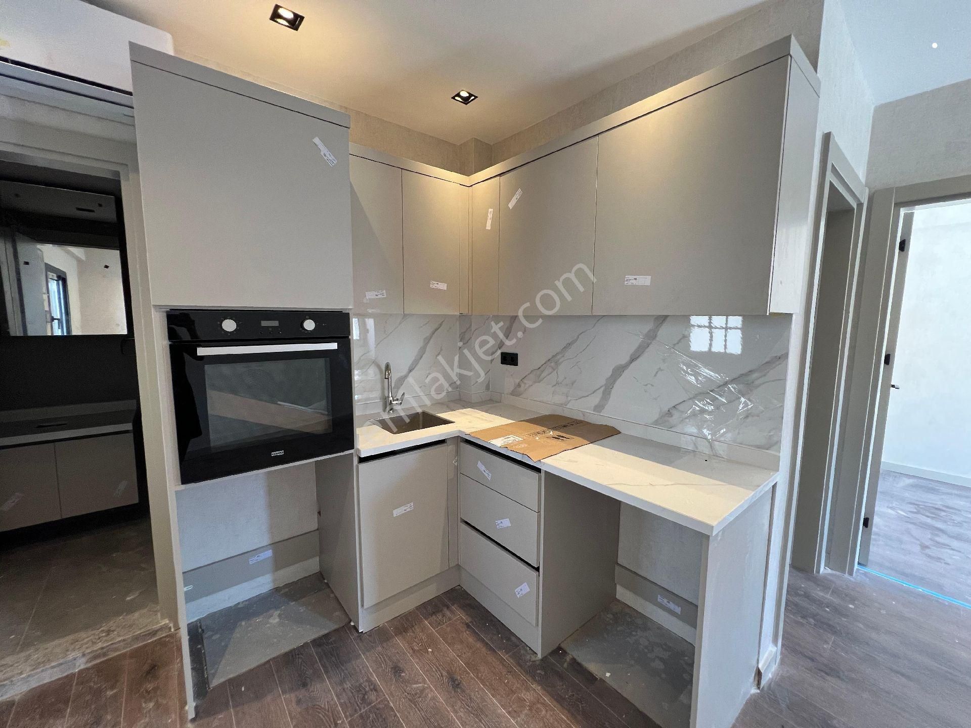 Çeşme Yıldızburnu'nda,denize Sıfır,bahçeli,ankastreli 2+1 - Görsel 5