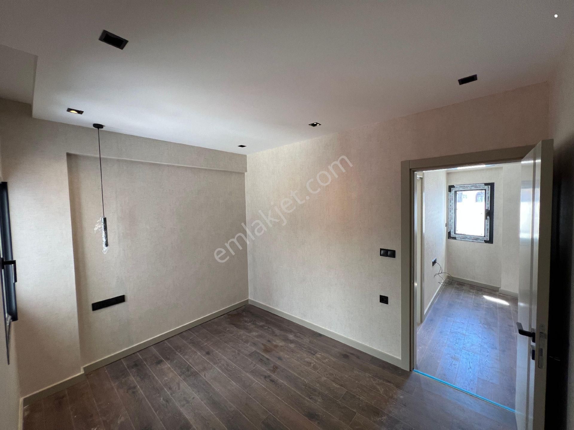 Çeşme Yıldızburnu'nda,denize Sıfır,bahçeli,ankastreli 2+1 - Görsel 7