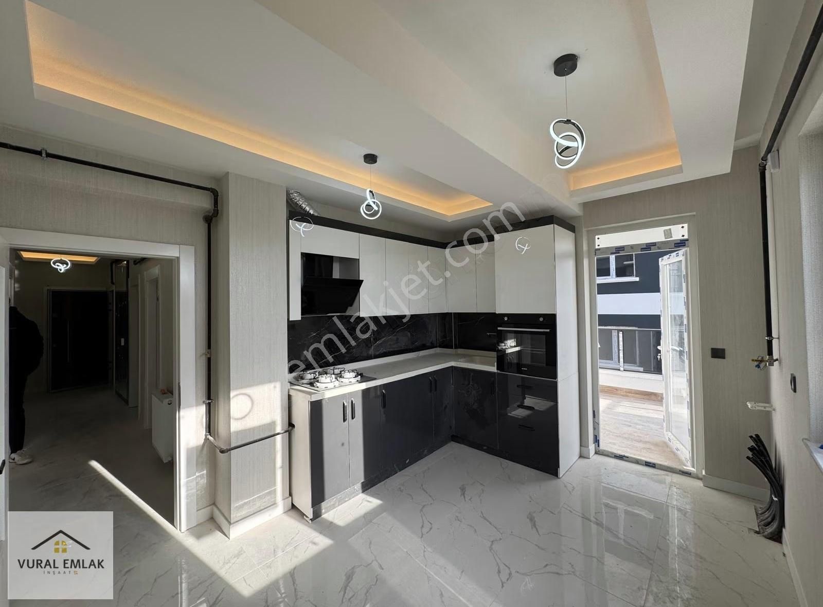 Vural'dan Cadde Üzeri Ara Katta, Geniş Ve Kullanışlı 3+1 Daire