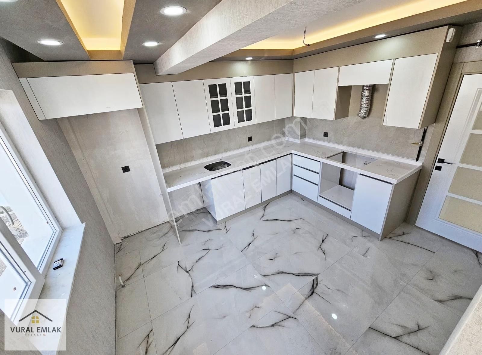 Vural'dan Teras Balkonlu, En Üst Kat, Ultra Lüx 3+1 Daire - Görsel 35