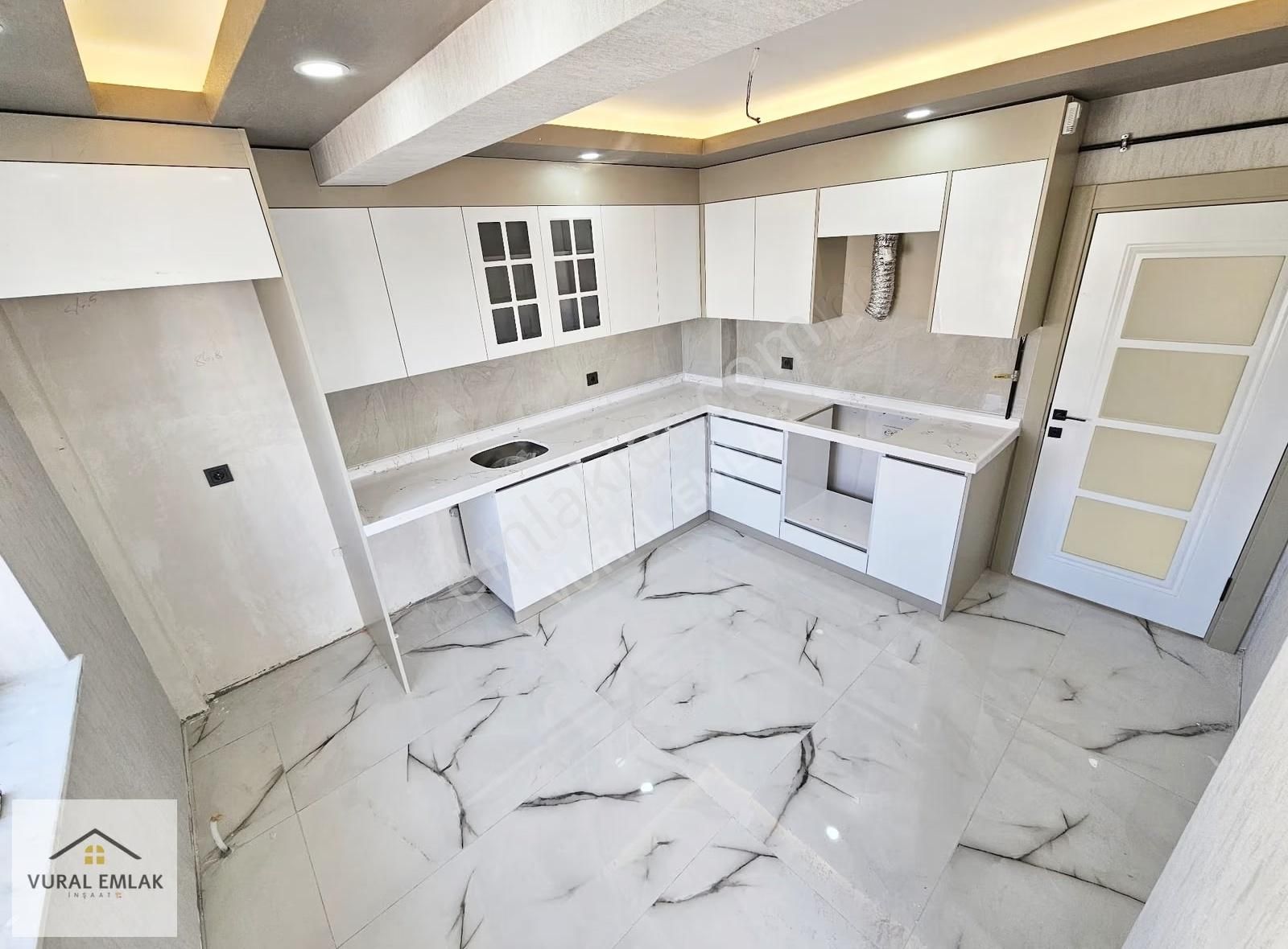 Vural'dan Teras Balkonlu, En Üst Kat, Ultra Lüx 3+1 Daire - Görsel 30