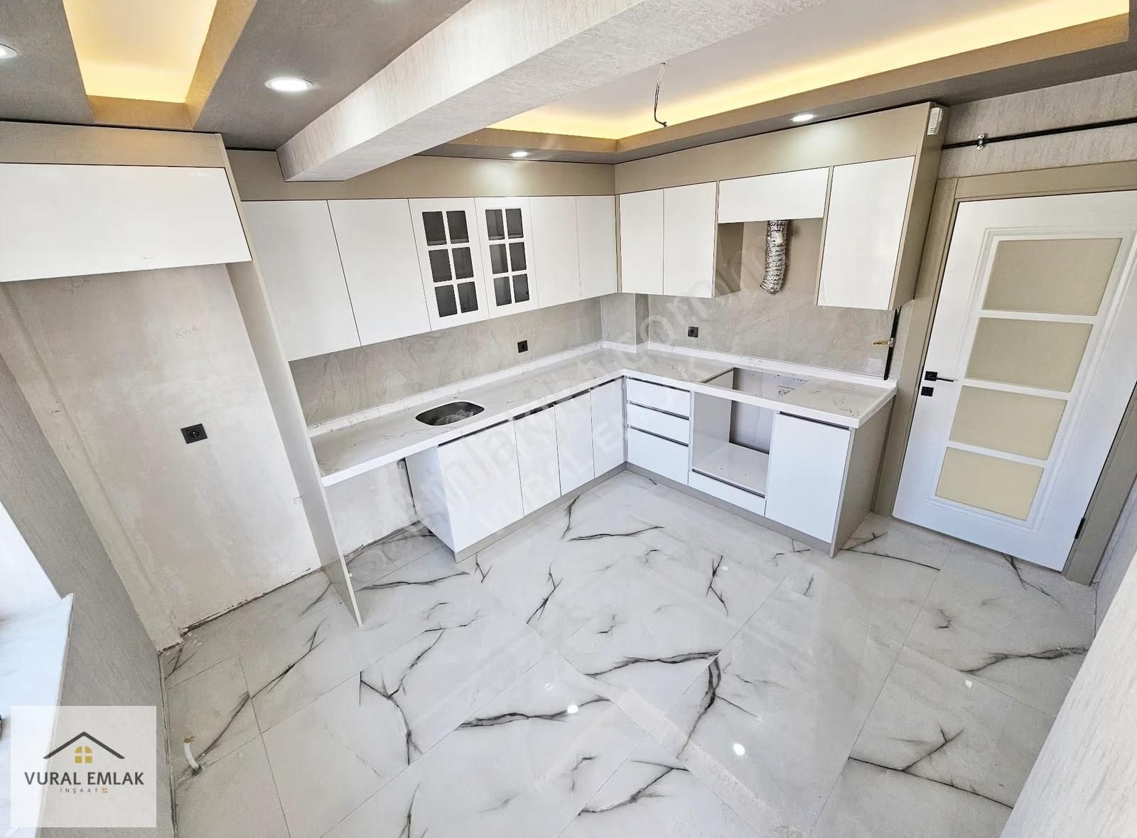 Vural'dan Teras Balkonlu, En Üst Kat, Ultra Lüx 3+1 Daire - Görsel 28