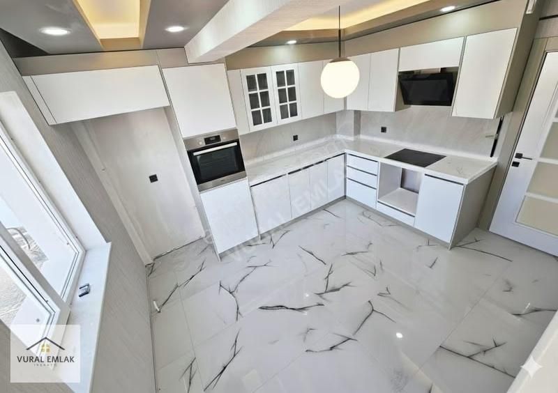 Vural'dan Teras Balkonlu, En Üst Kat, Ultra Lüx 3+1 Daire - Görsel 8