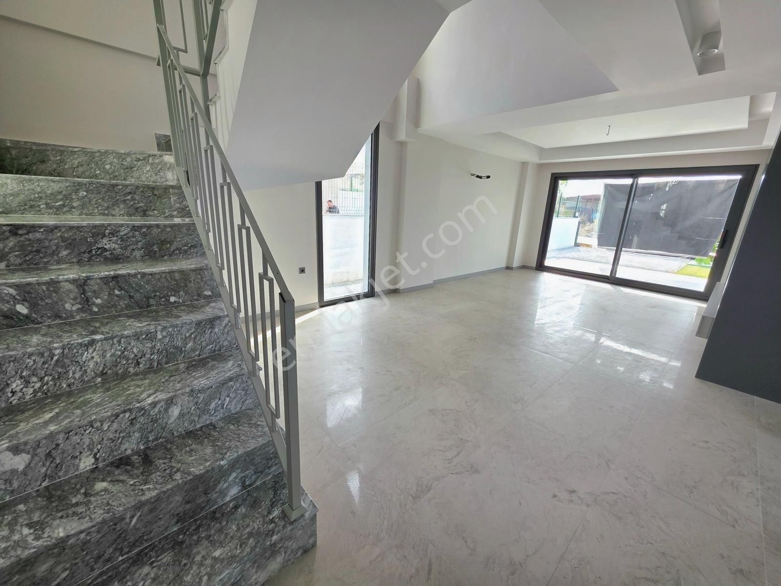 Kuşadası Soğucak'ta Sıfır Satılık Kaliteli Müstakil Villa - Görsel 8