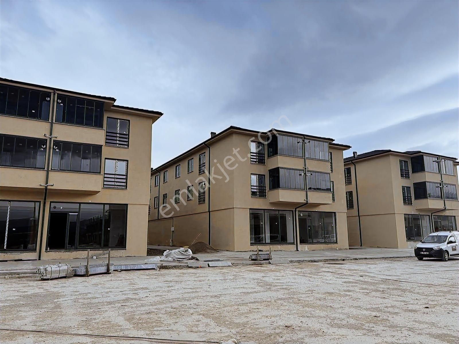 Full Eşyalı | Kombi Ankastre Cam Balkon Dahil | Sıfır 1+1 Daire - Görsel 13