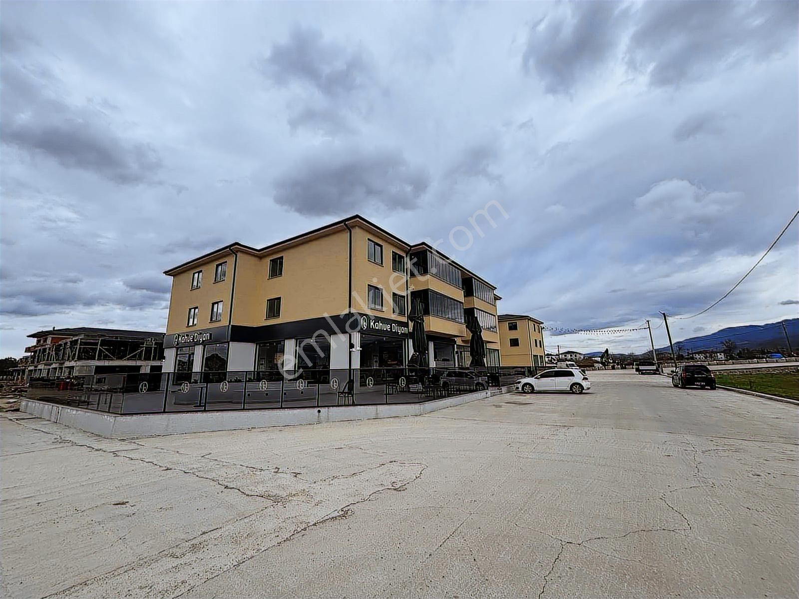 Full Eşyalı | Kombi Ankastre Cam Balkon Dahil | Sıfır 1+1 Daire - Görsel 3