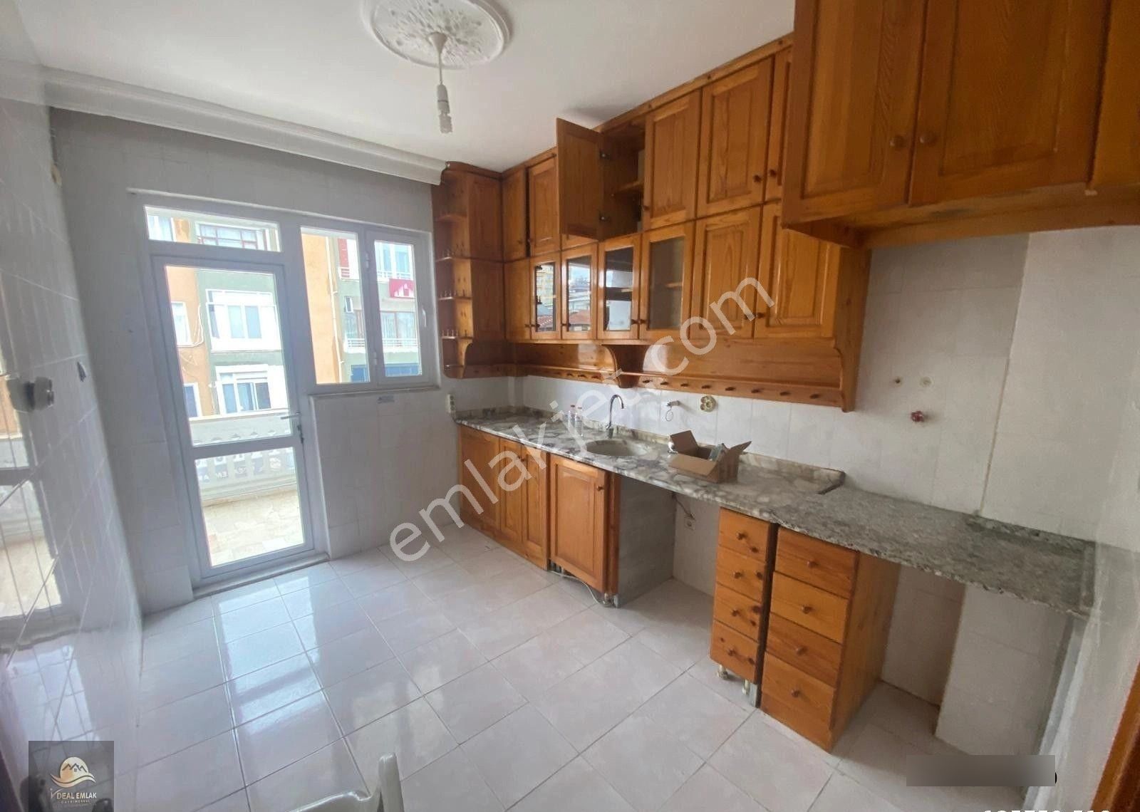 Yeşilyurt Mah Belediye Meydanı Kiralık 3+1 Daire