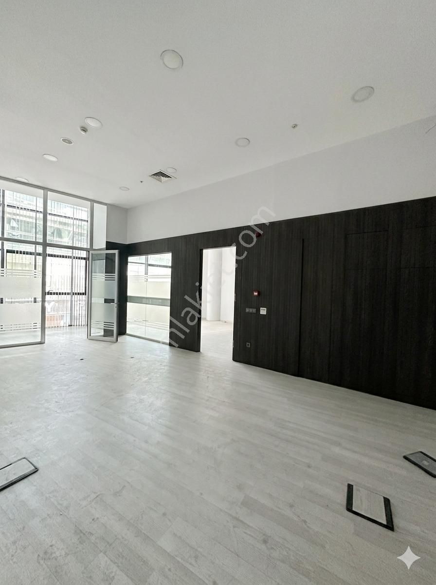 Remax Astyle'den Premier Kampüs'te Dekorasyonlu Premium Ofis
