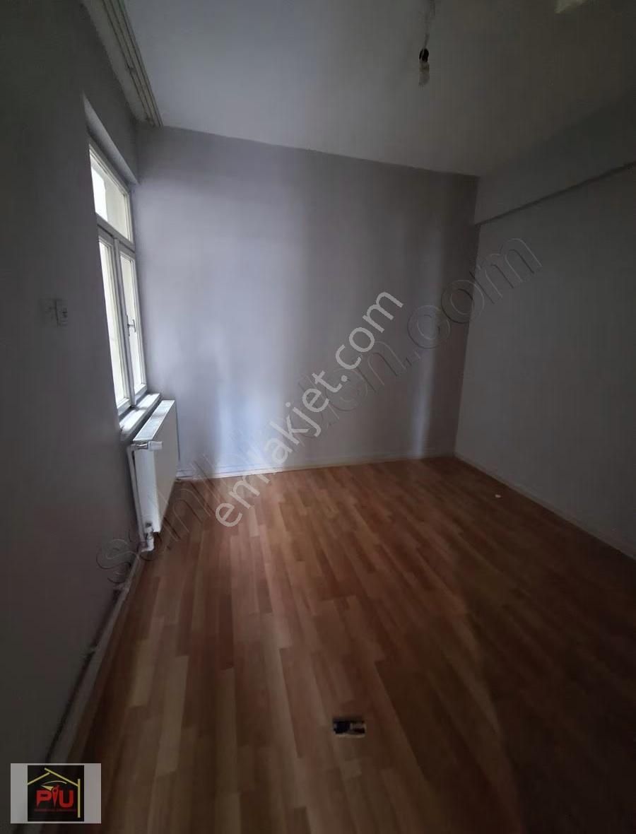 Farabi Caddesinde 3+1 Kiralık Daire - Görsel 15