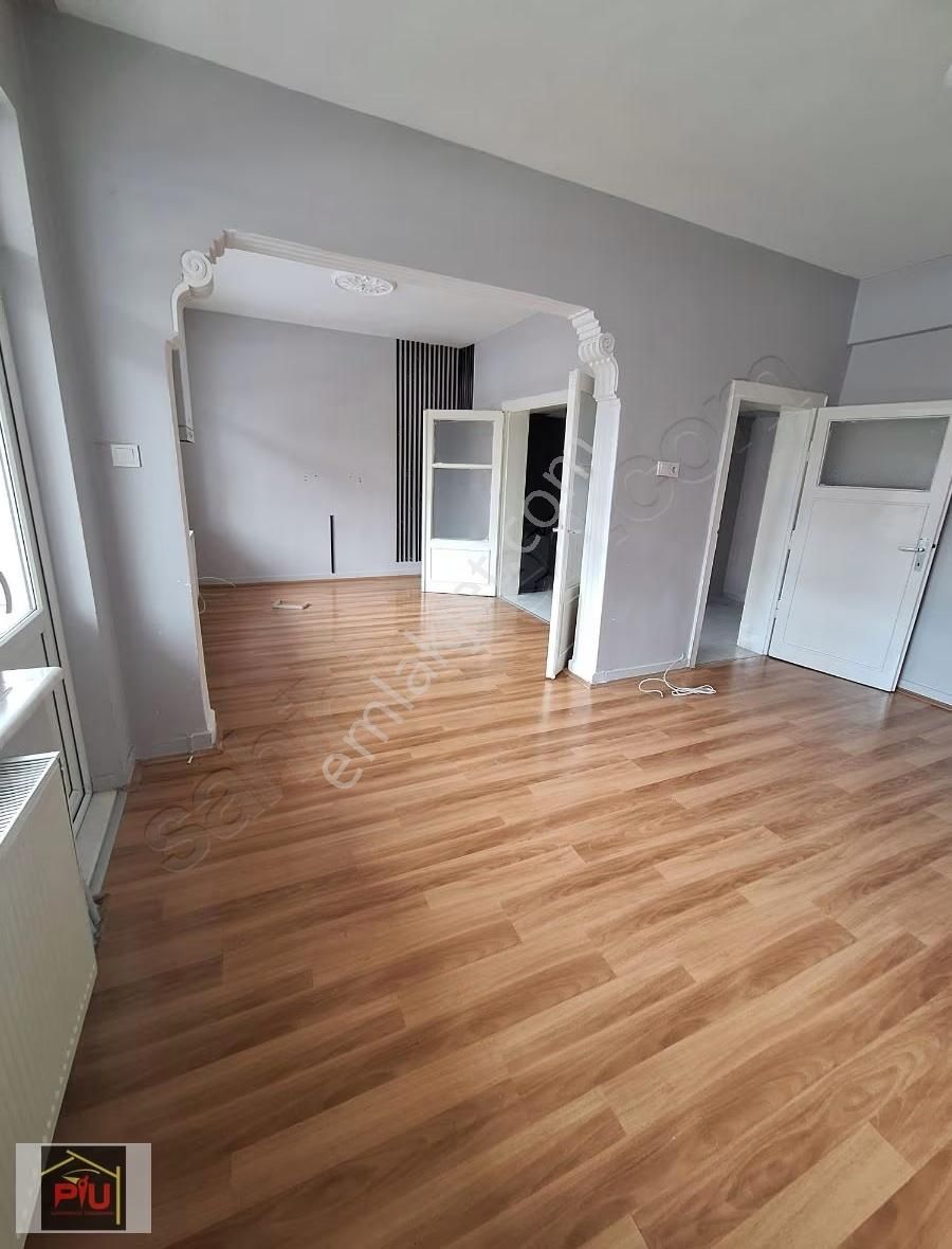 Farabi Caddesinde 3+1 Kiralık Daire - Görsel 8