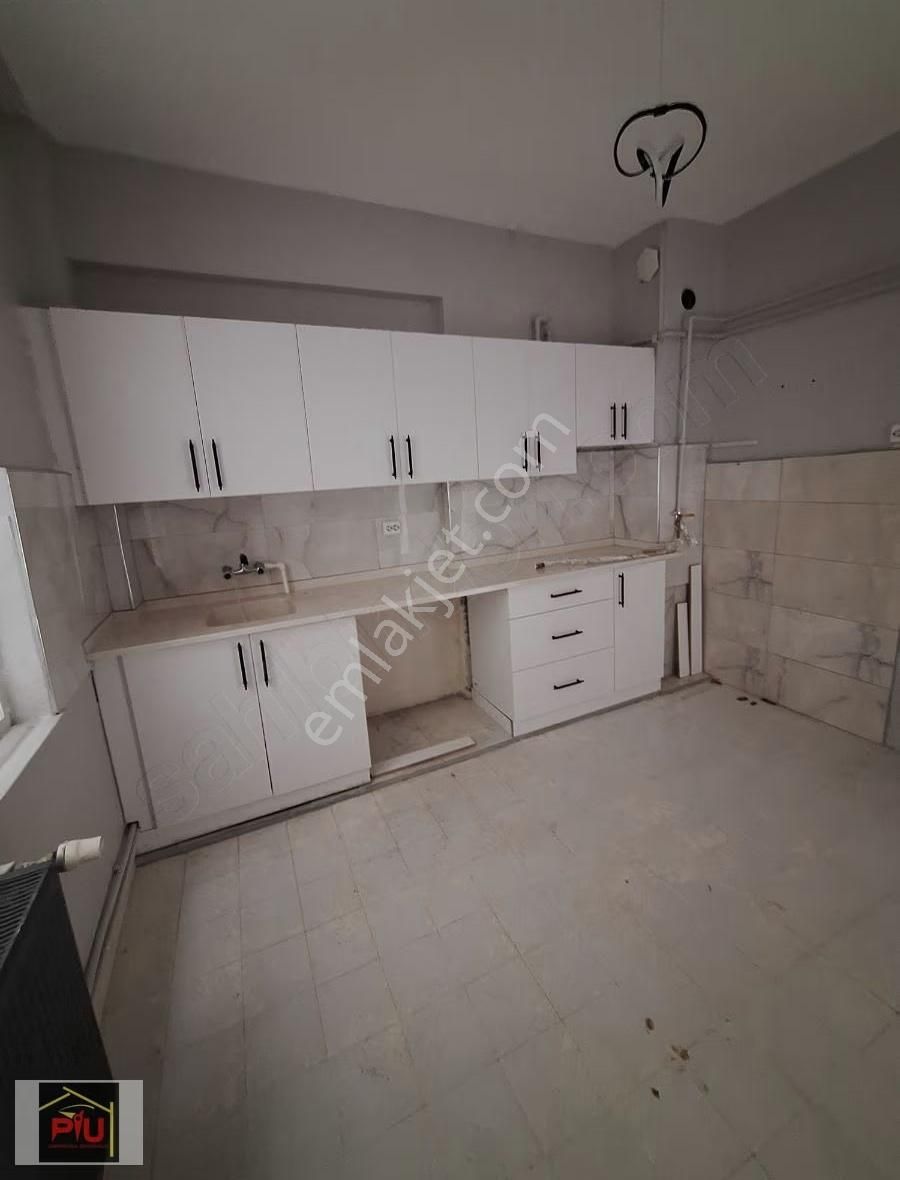 Farabi Caddesinde 3+1 Kiralık Daire - Görsel 18