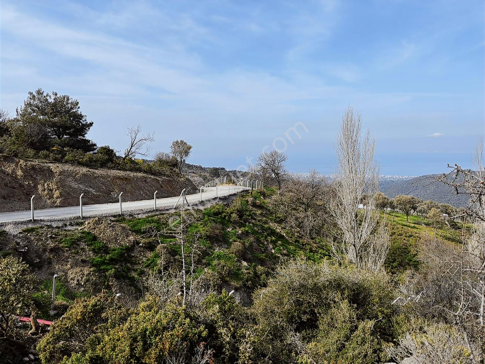 İzmir Güzelbahçe'de Deniz Manzaralı 16.041 M² Satılık Arsa - Görsel 2