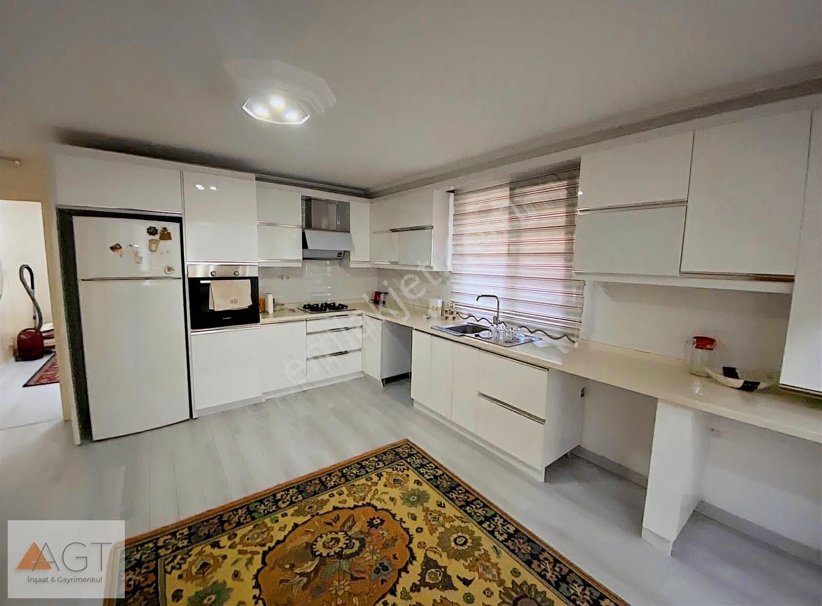 Agt'den İnkılap Mah Site İçinde Boş 70m2 2+1 Satılık Konut - Görsel 2