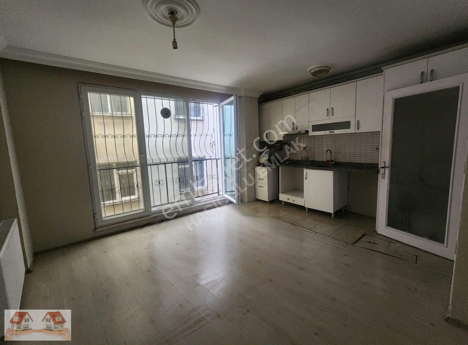 Cadde Yanı Yeni Binada 2+1 Otobüs Duragı Yakın Amerikan Mutfaklı