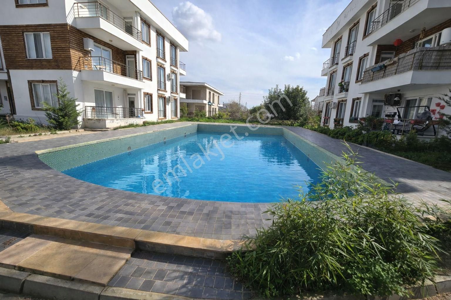 Döşemealtı Yeşilbayır’da Havuzlu Sitede Özel Bahçe Katı Geniş 3+1 Kiralık Daire