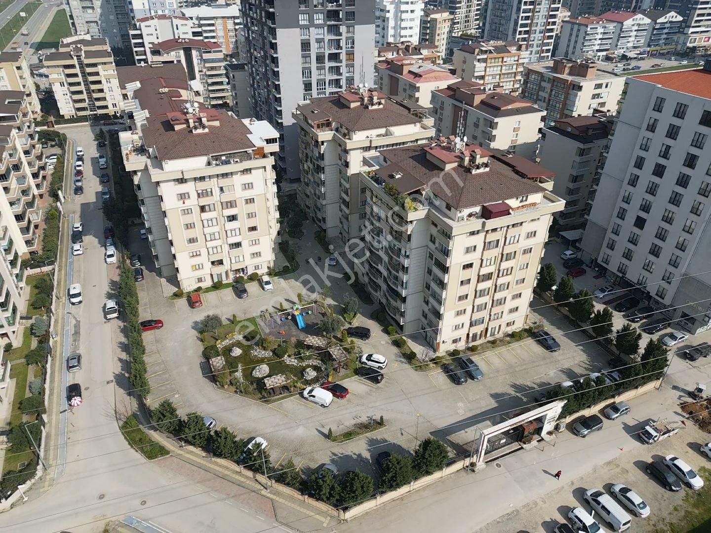 Elfi'den 23 Nisan Foreli Evler 4 Sitesinde 3+1 Satılık Daire