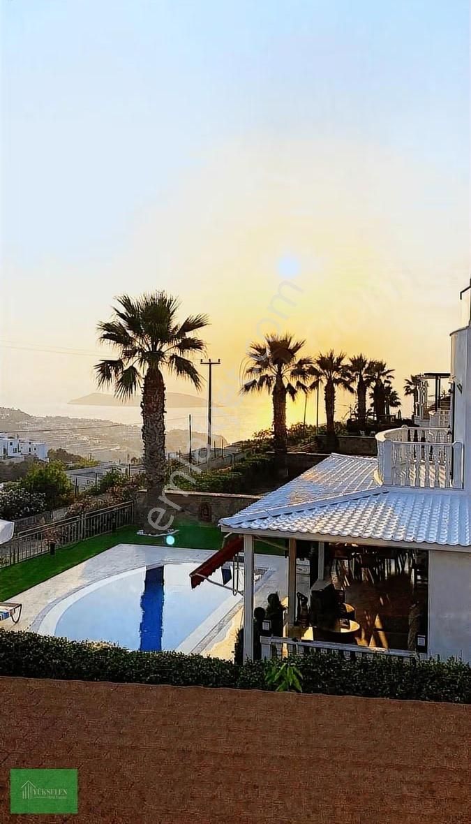 Yalıkavakta Müstakil Havuzlu Deniz Manzaralı Satılık Villa
