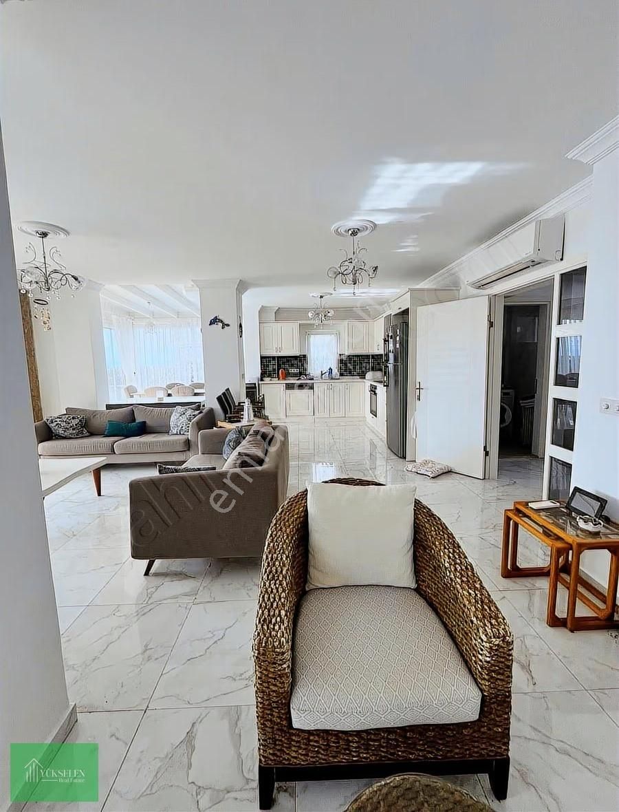 Yalıkavakta Müstakil Havuzlu Deniz Manzaralı Satılık Villa - Görsel 9