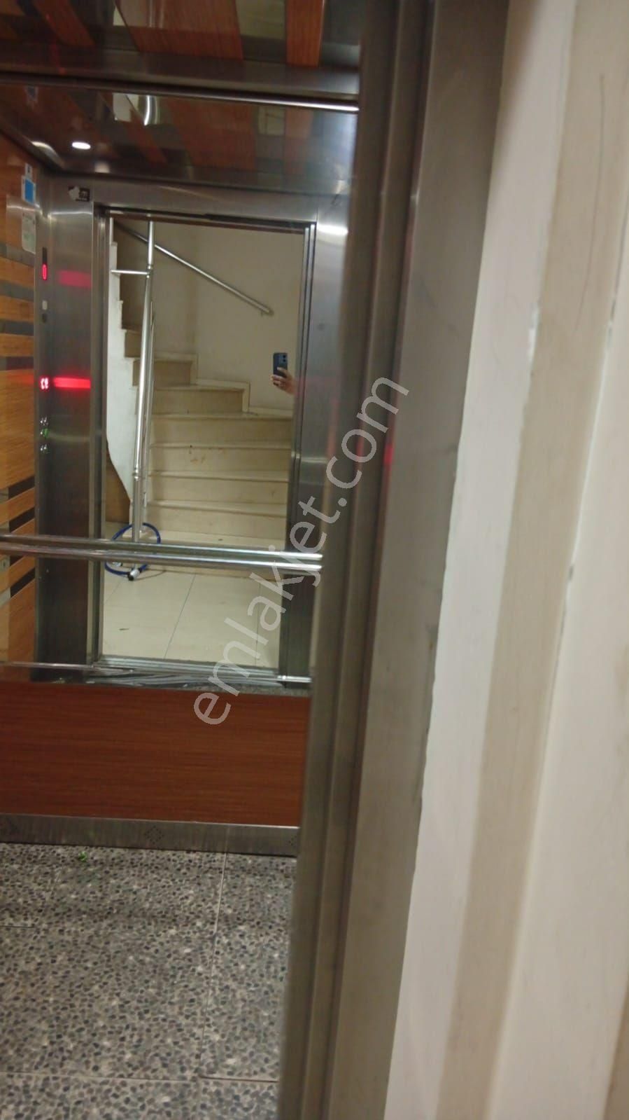 Aydin Zafer Mahallesinde Satılık Eşyalı