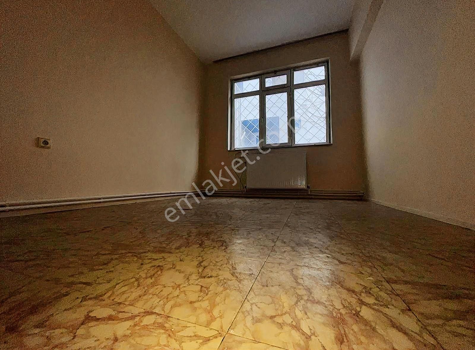 Akçay Köşemden Deniz E 70 Mt Çamlıyolda 2+1 Bahçe Katı - Görsel 10