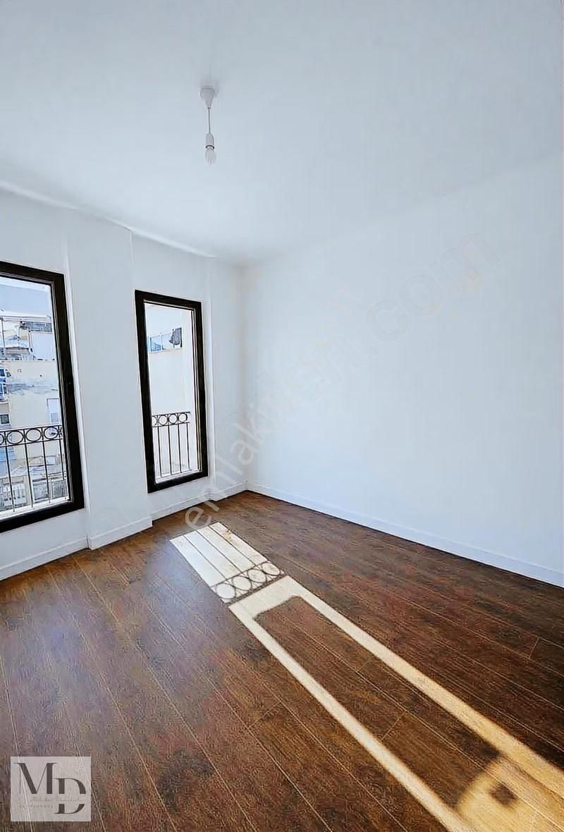 Çeşme Çarşı Merkezinde, Depolu, Sıfır Yapı 1+1 Satılık Daire - Görsel 2