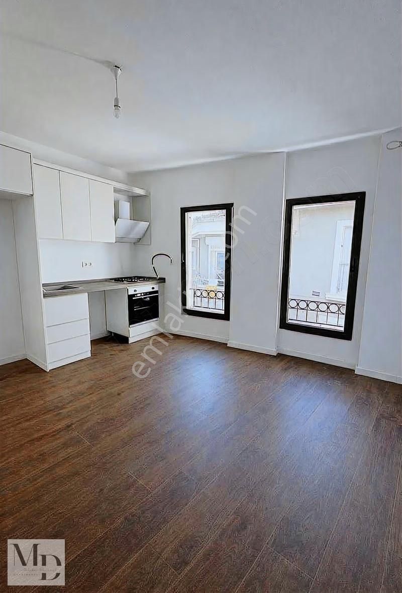 Çeşme Çarşı Merkezinde, Depolu, Sıfır Yapı 1+1 Satılık Daire