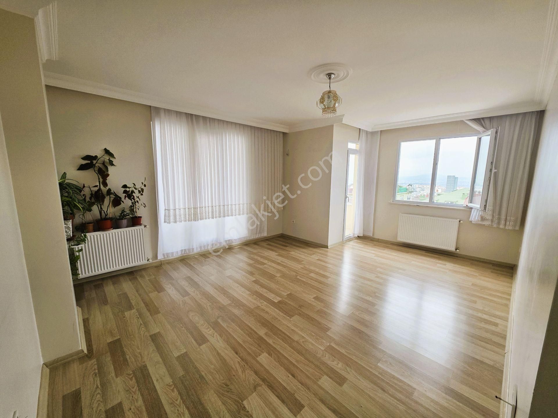 Doğan Emlak 'tan Ortadağda Kiralık Manzaralı 3+1 Arakat Daire