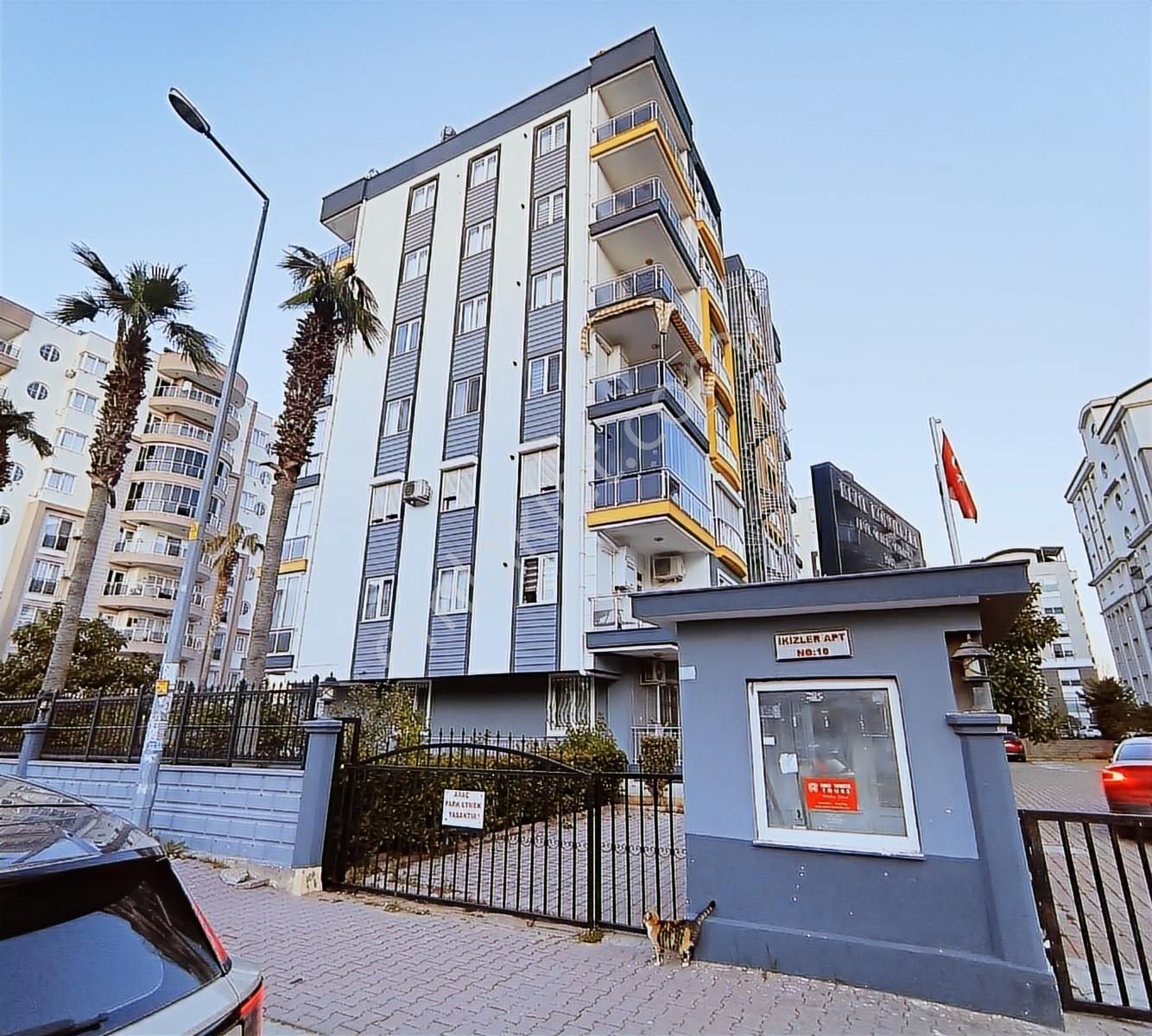 Antalya Güzeloluk'ta Ebeveyn Banyolu Ara Kat 3+1 Satılık Daire