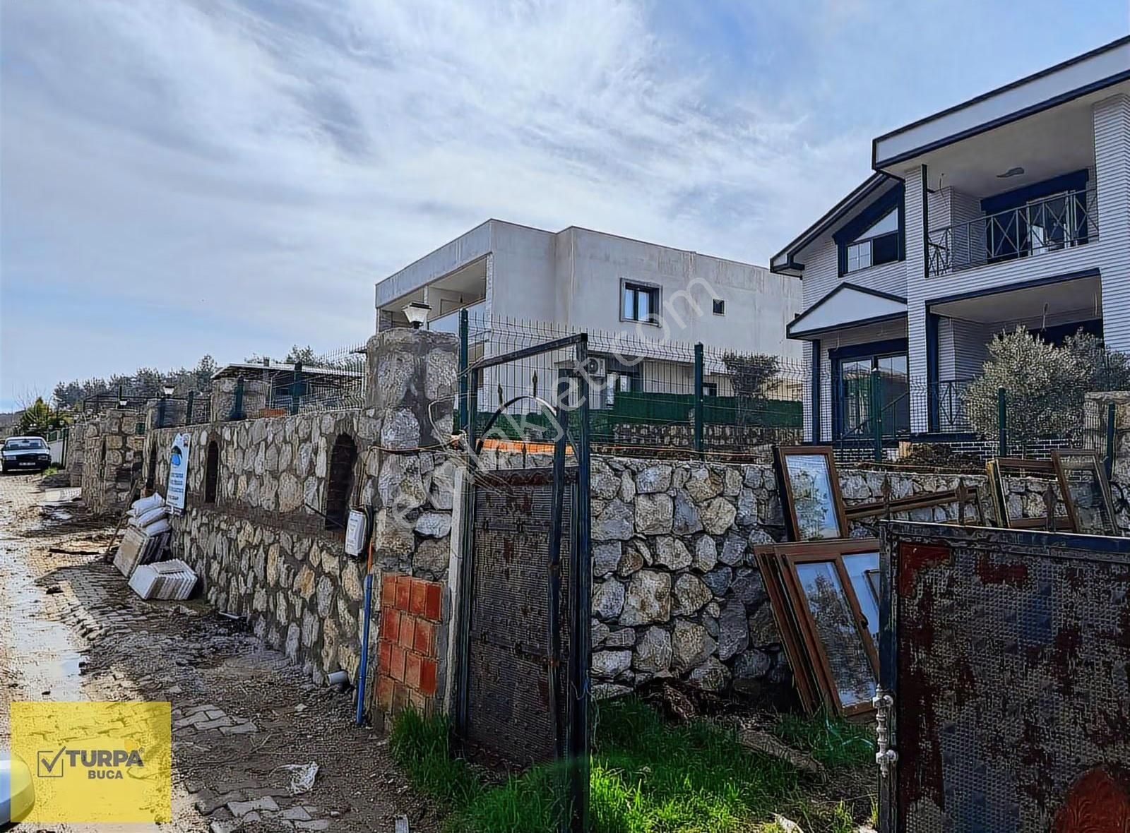 Turpa Buca'dan Kaynaklarda Site İçerisinde Hisse Tapulu Tarla - Görsel 10