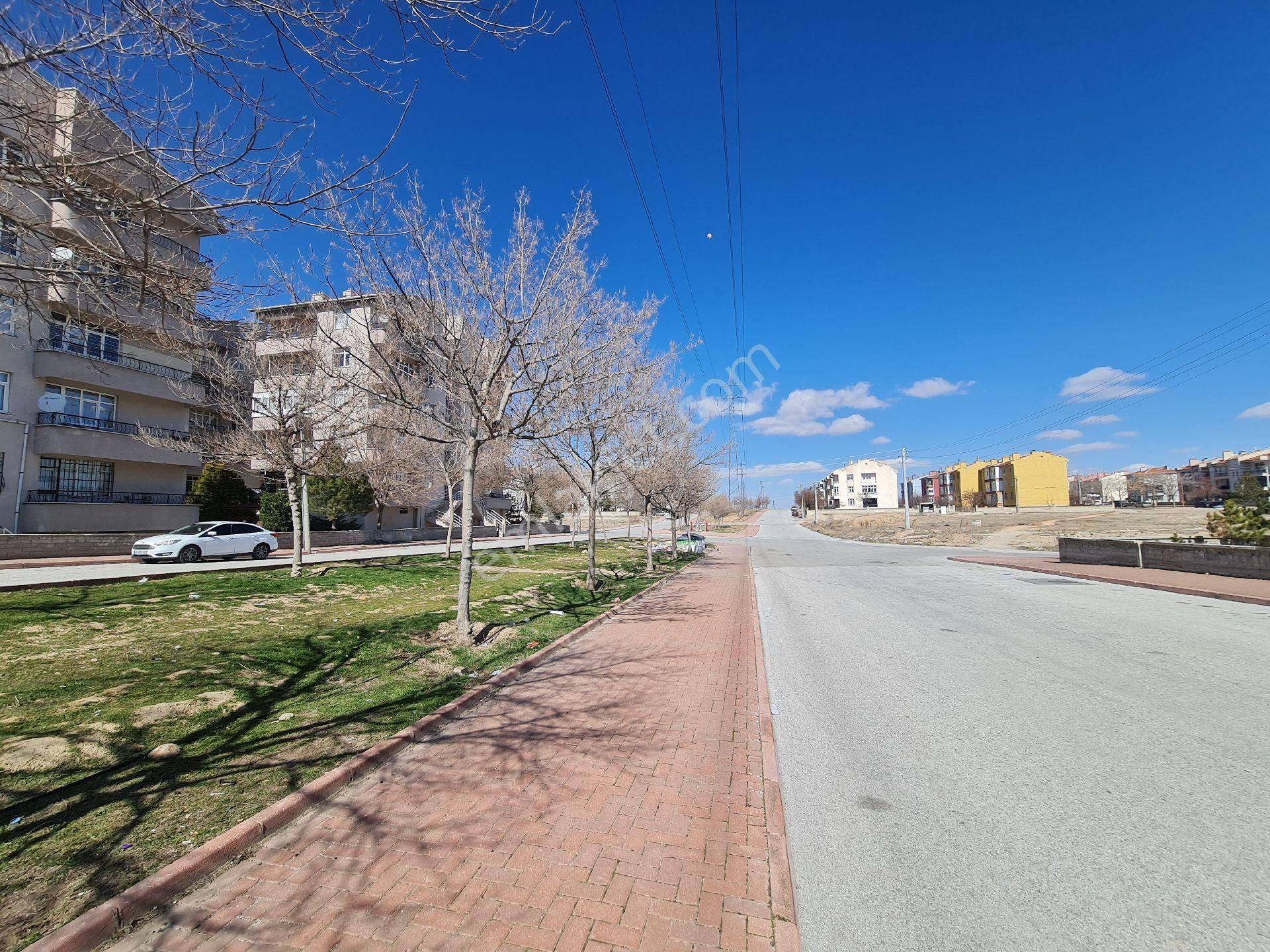 Uğur Emlak'tan S.ü. Kampüsü Karşısında Yatırıma Uygun Satılık Daire - Görsel 2