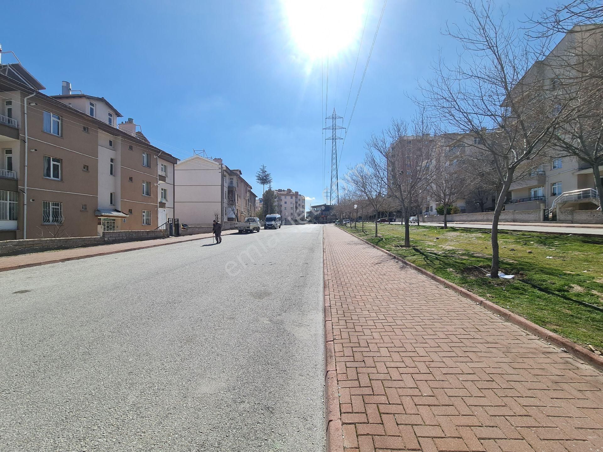 Uğur Emlak'tan S.ü. Kampüsü Karşısında Yatırıma Uygun Satılık Daire - Görsel 3